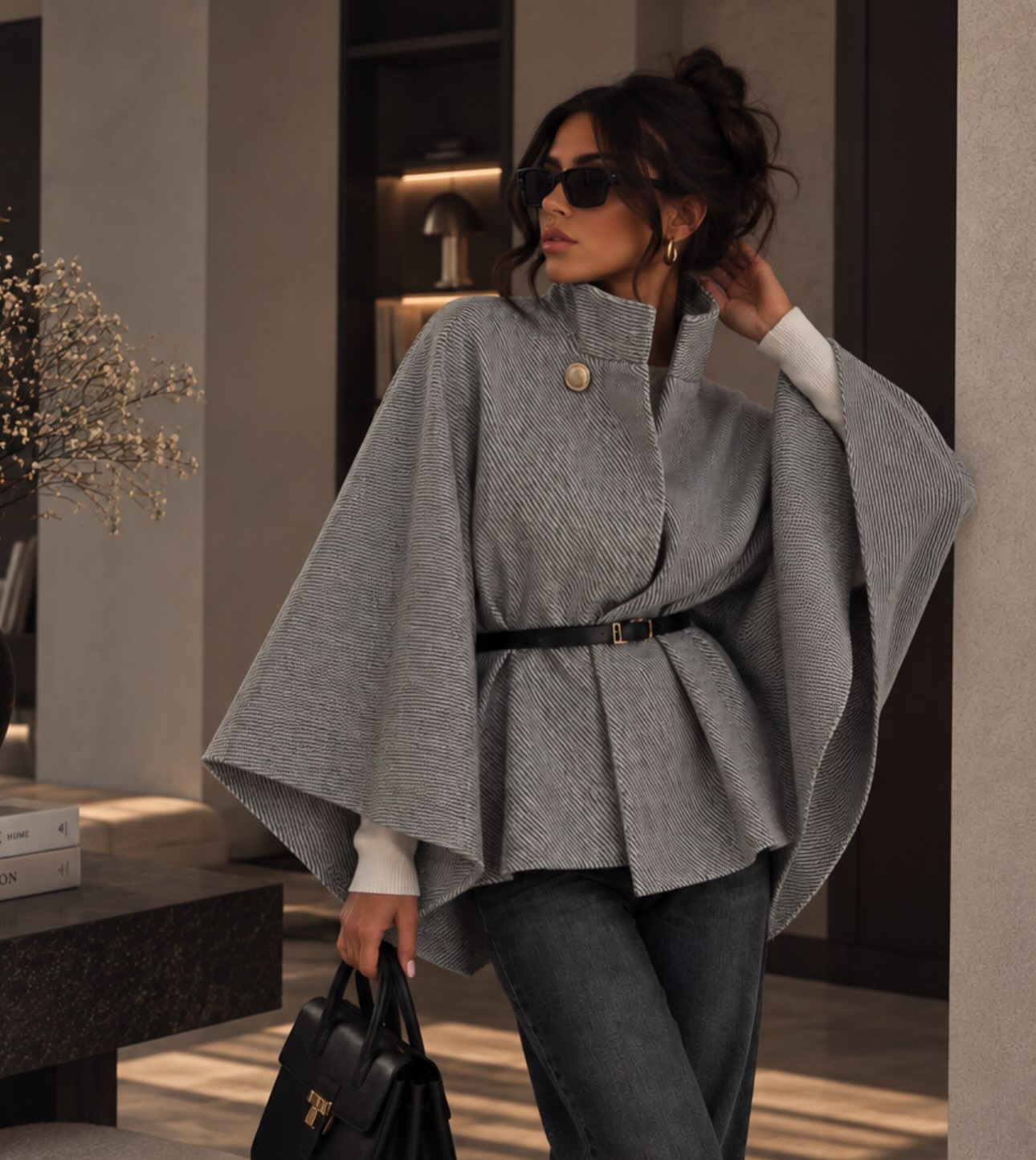 Poncho Pelerină Ginevra – Texturat cu Cordon și Nasture Auriu