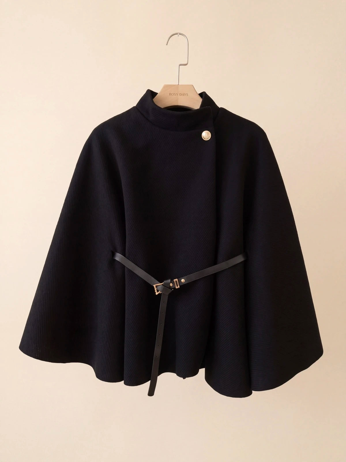 Poncho Pelerină Ginevra – Texturat cu Cordon și Nasture Auriu