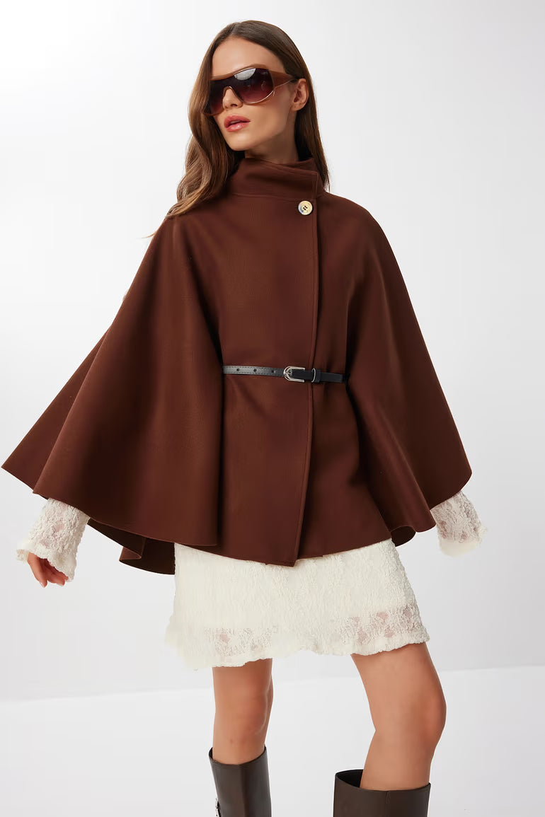 Poncho Pelerină Ginevra – Texturat cu Cordon și Nasture Auriu